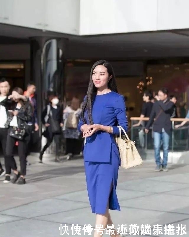 短发|街拍:小姐姐一头短发,扎着一个小小的马尾,看上去青春又俏皮