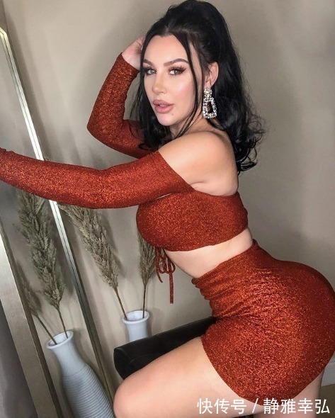 性感|她是132斤的大码模特,妖艳身材,让无数男人拜倒在她的包臀裙下