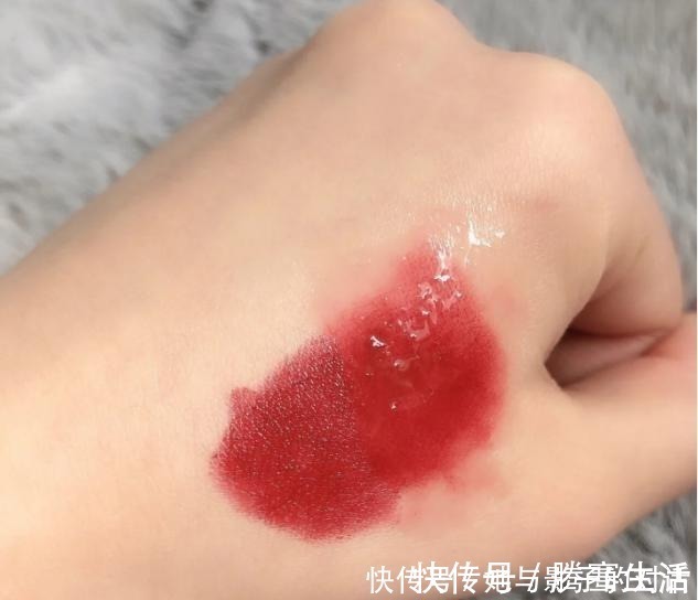 嘟嘟唇 氛围感美女唇妆是重点,口红谁都涂,配合小技巧颜值翻倍!