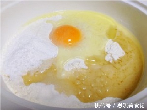 面团|爱吃油条收藏了,教你一招,早上只需几分钟,热腾腾的油条出锅