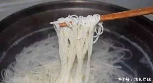 面馆师傅:煮面条时,很多人少做了这2步,难怪面条不好吃