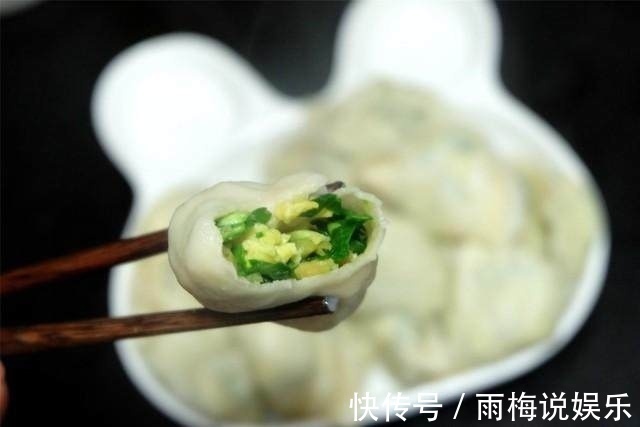 起阳草|韭菜鸡蛋馅饺子，关键在馅，有了这两样法宝，饺子不出水味更鲜