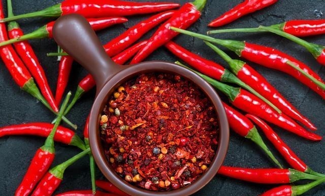 凉拌香椿|高血压患者不能吃韭菜？医生忠告：若想稳定血压，3种素食要少吃