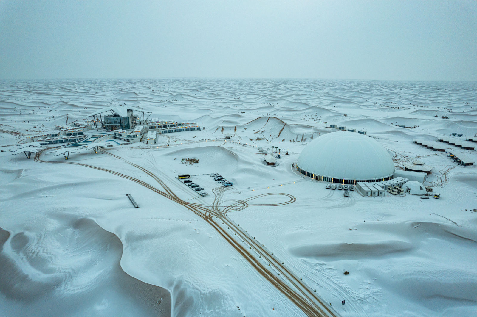 沙漠|高清大图：雪后的白色沙漠有多美？