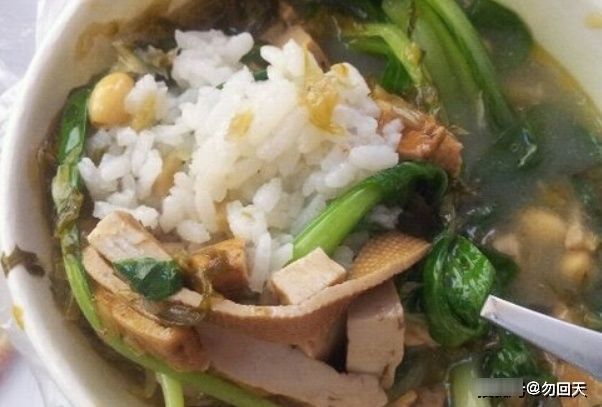 汤泡饭|宝宝吃此种饭，刺激肠胃还没什么营养，宝妈还敢让孩子吃？