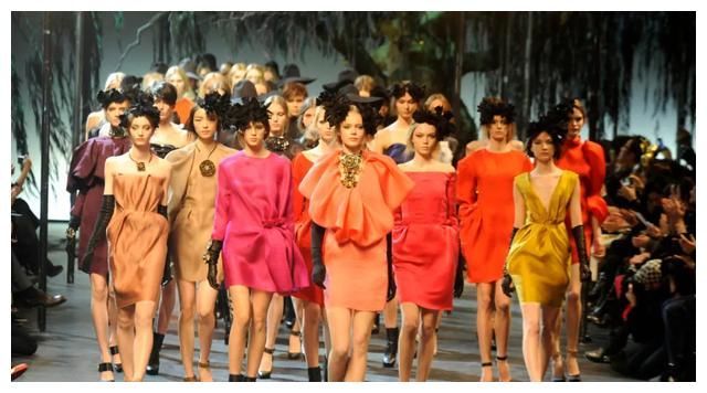 设计大师Alber Elbaz因新冠逝世，年仅59岁