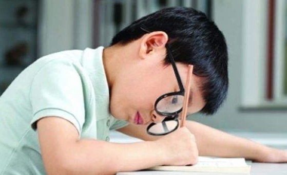 谣言|近视眼要一直“戴眼镜”吗关于它的4个谣言，专家告诉真相