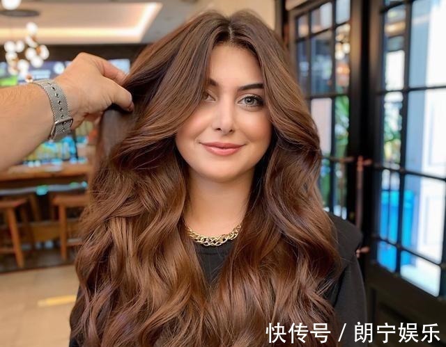 小卷 新时尚发型17款送给大家,越看越完美,蓬松时尚显高级!