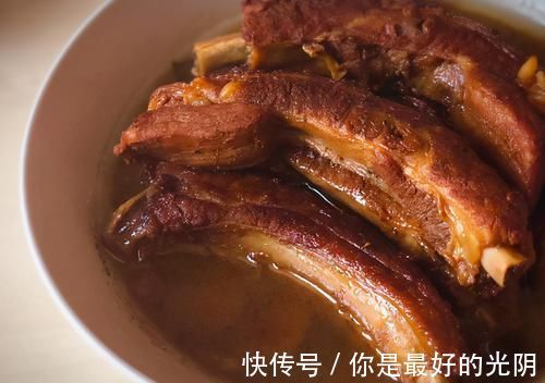 炖排骨汤|炖排骨时,千万别先下锅焯水,学会这2招,排骨鲜嫩无腥味!