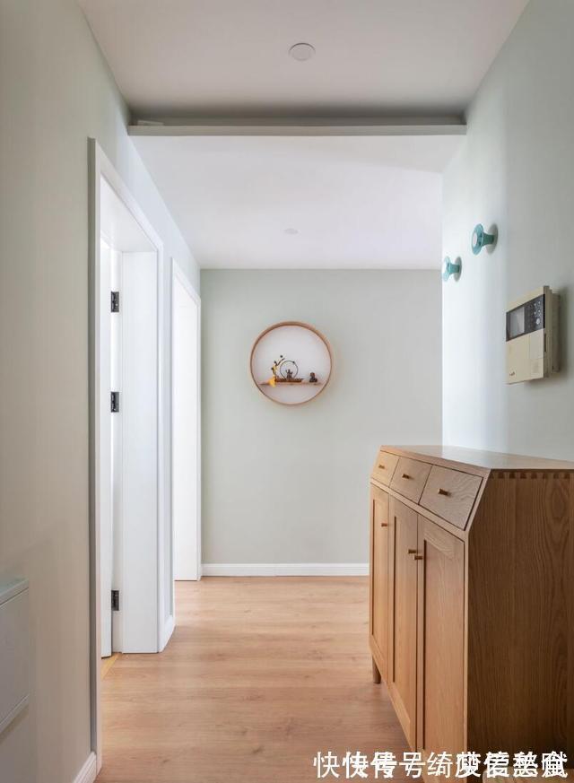 装修|客厅不要沙发,墙面不做造型,越简单的装修,反而越清爽实用