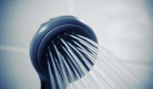 头皮|一天中什么时候洗头发会头疼、掉发?多数人做法不对,要及时纠正