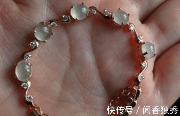 手链|翡翠手链并不是随便挑选的，看完这几条，心中就会有数了吧！