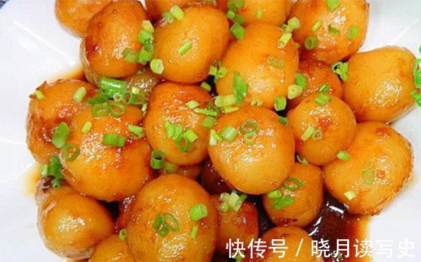 晒黑|秋季太阳暴晒紫外线强孩子出门易晒黑，多吃黄金菜，补充维C美白