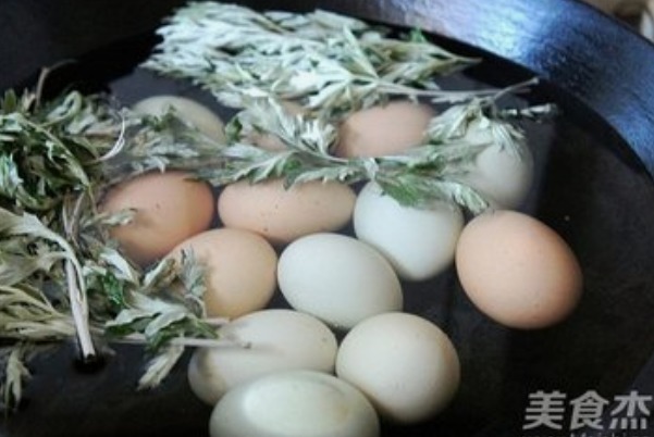 艾叶|女人每天一个艾叶煮鸡蛋,给你带来4个好处,很多人都不会用