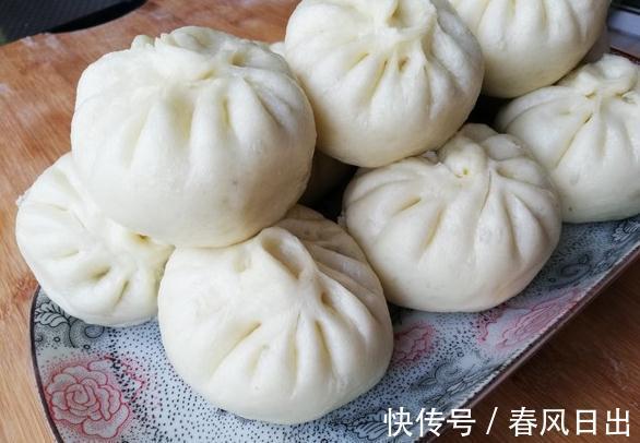 发面时,别只会加酵母!再加这2样,10分钟发满盆,馒头暄软蓬松