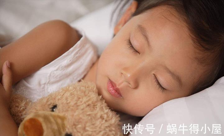 脊柱侧弯|孩子有“恋物癖”,每天摸着毛毯才能睡着?四大坏习惯要及时改正