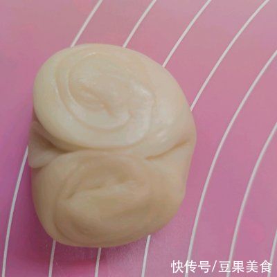 配方|零失败！私房专用配方！酥到掉渣的蛋黄酥