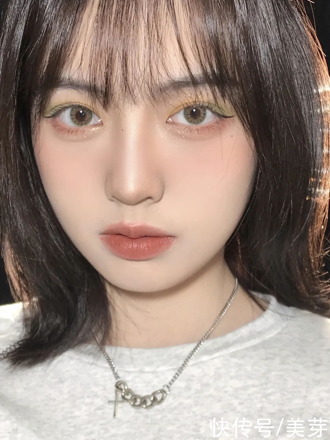 牛油果|“渣女妆”OUT，2021年流行这种妆容，显白又气质