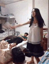 |搞笑GIF:大半夜的,你们要不要这么嗨啊