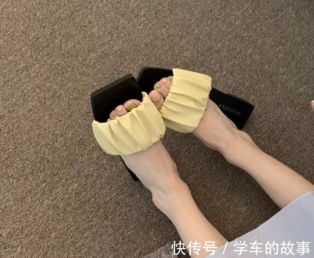 脚背 是时候穿凉鞋了!今年流行这几款,清凉显脚小!