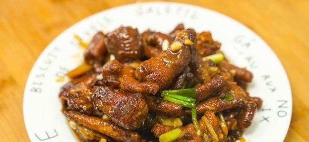 软烂|这才是鸡爪最好吃的做法,软烂入味,下酒又下饭,搭配啤酒真过瘾