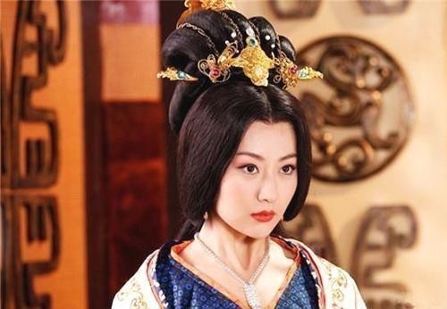 美人|才女出上联征婚:“王不出头谁做主”,才子对出下联抱得美人归