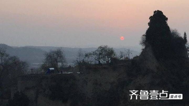 王家|夕阳西下，我站在高处看“王家大院”，到底看到了什么？