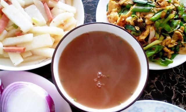 母子俩周四午餐，正儿八经的家常下饭菜，有滋有味一盘馒头不够吃