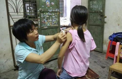 预防针|3岁女娃不好惹,打完针后越想越气,“杀气腾腾”要找医生报仇