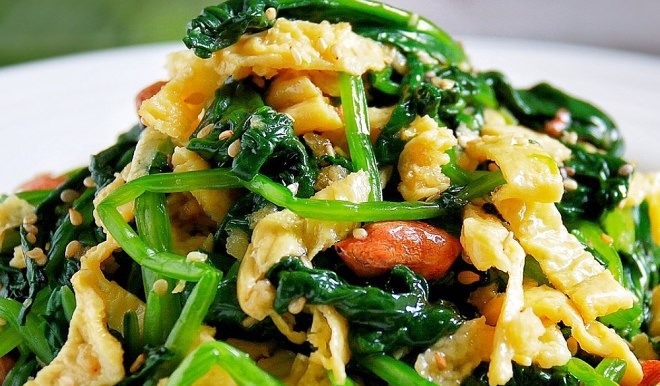 几道菜,香气扑鼻,色泽诱人,家人就着汤汁,连吃两碗饭,超满足