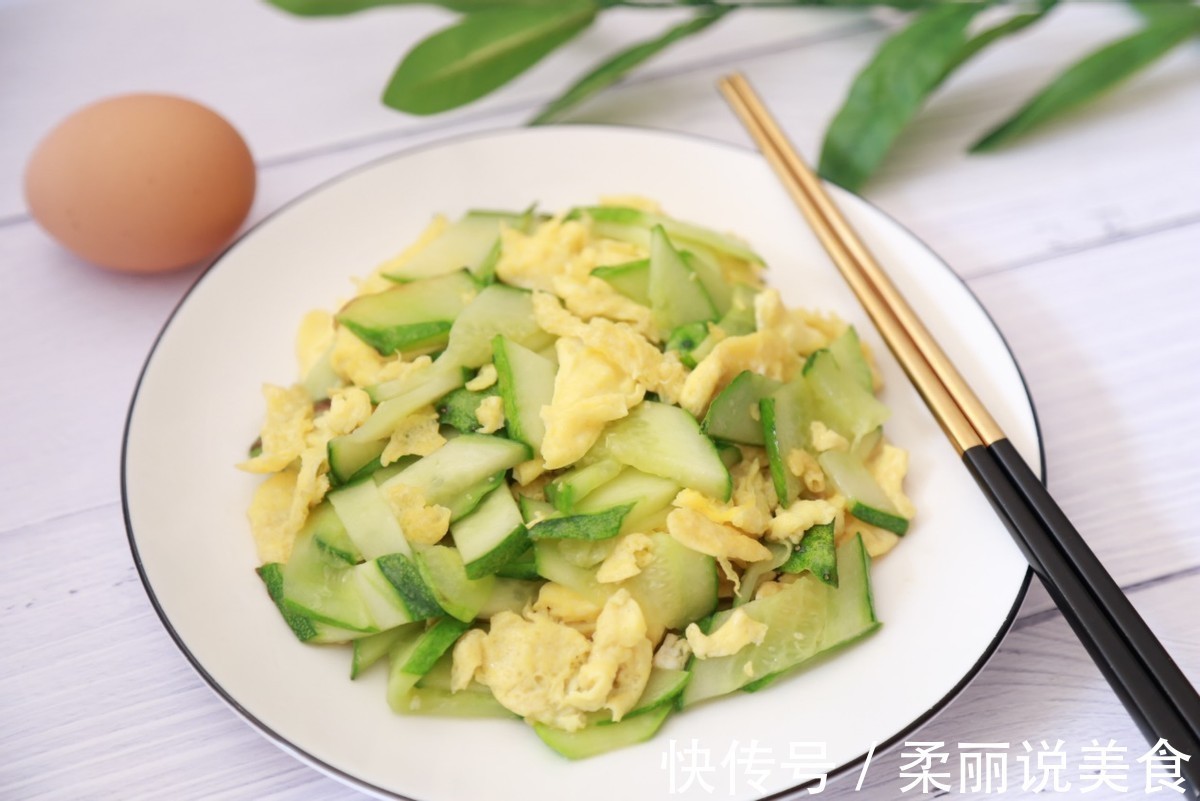 清爽解腻的黄瓜炒鸡蛋,做法简单,10分钟就搞定,开胃又下饭