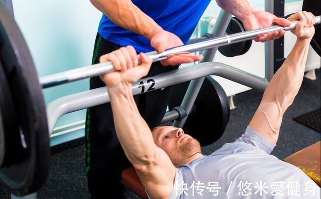 耐力|完成1个标准的俯卧撑,相当于卧推多大的重量?