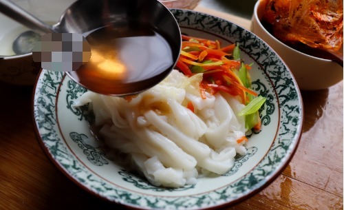 米浆|大米别蒸米饭了,教你一个好吃做法,比凉皮简单,孩子老人都喜欢