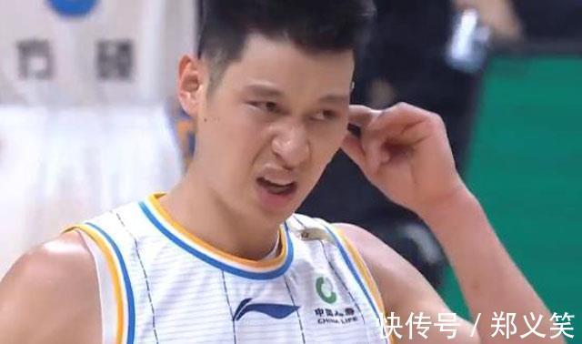 辽宁队|杨鸣抱怨裁判领技犯!郭艾伦爆发,2节轰19+6+4,林书豪半场9分