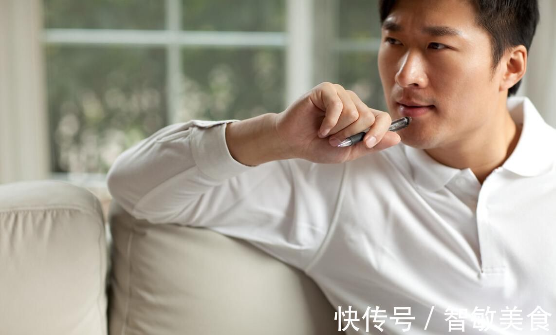 共性|精力旺盛的男性，晨起后都有3个共性，若你也有，男人味十足