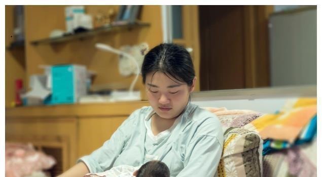 夜醒|为啥宝宝喝母乳频繁夜醒,喝奶粉却能一觉睡天亮?不止营养问题