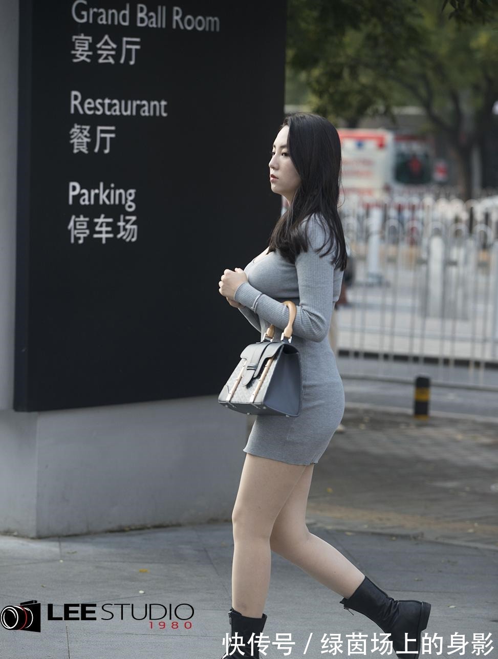短靴 这双短靴一年四季姑娘们都在穿, 可见姑娘们对它的喜爱程度!