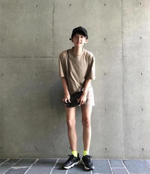 初恋女友|157cm萌妹成新晋初恋女友,小个子也有惊艳穿搭?全靠逆天比例