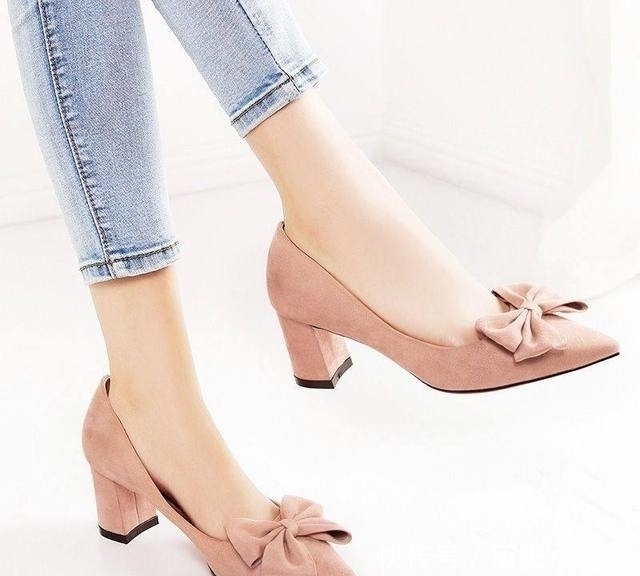 大长腿 美眉们性感尖头高跟鞋,凹出你的大长腿,网友:时尚又好看!