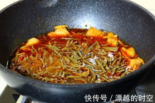 一家三口的晚餐，都是家常菜，一顿成本不到30元，吃得特舒心