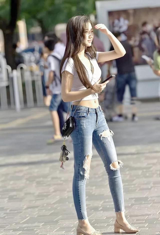 满满的|街拍美女满满的一波狗粮啊有对象就了不起啊