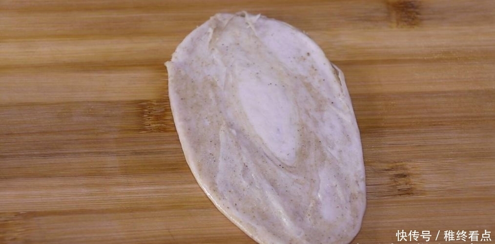 这是椒盐酥饼的做法,咸香可口,外皮超酥,轻轻一碰就掉渣