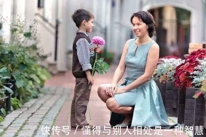 家长|孙子超市里摔碎一盒鸡蛋,店员要求10倍赔偿,奶奶的话让店员羞愧