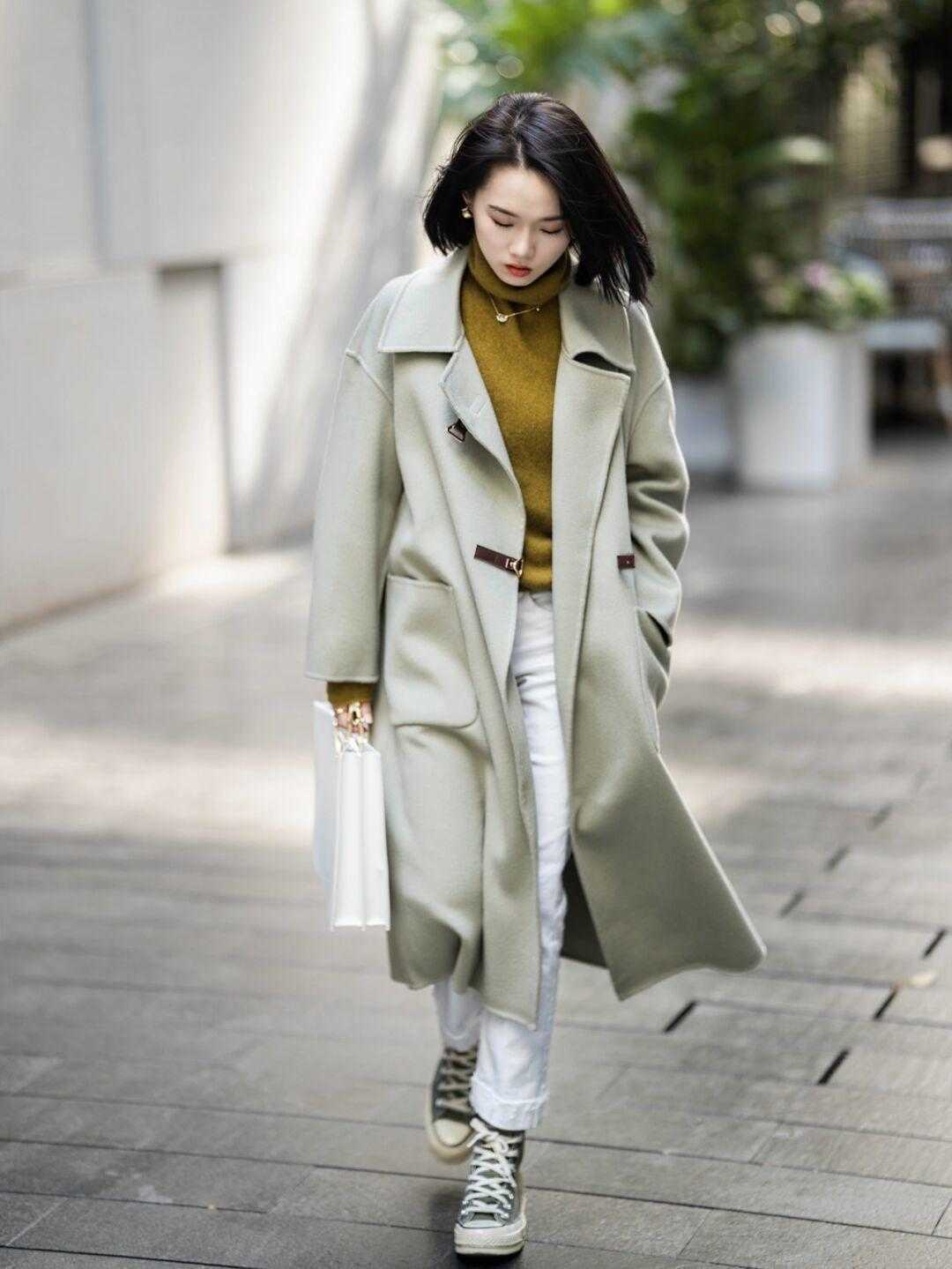 打底裤 别再用大衣搭紧身打底裤了!今年适合与大衣搭配的,是这几条裤子