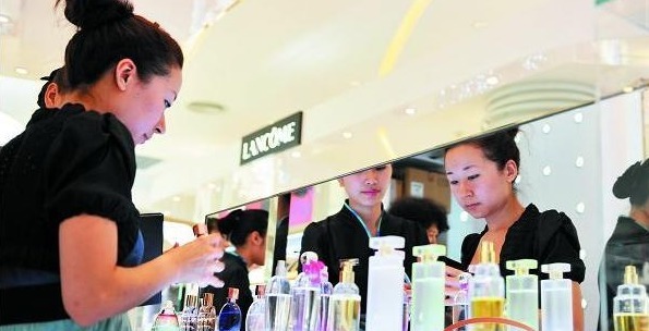 顾客 逛护肤品店时,这3种顾客最不受柜姐待见,一看就知道没见过世面