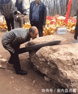 |搞笑GIF趣图出场方式很标准啊,到底是哪里出了问题!