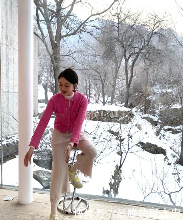 长大衣|小个子别穿“长大衣”了,今冬试试“短外套”搭裤子,显高显腿长