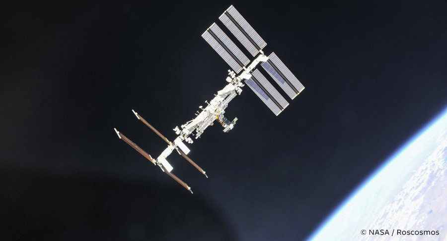 宇航员 SpaceX 将为国际空间站运送两块太阳能电池板