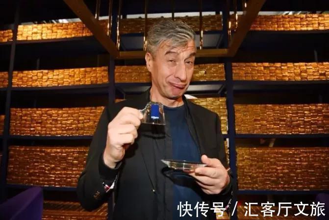 金马桶!三根香蕉卖到上百万?网友:这位国宝级艺术家太牛了!