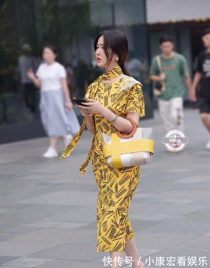 荷叶|潇洒自在的连衣裙穿搭更加随意自在,舒适透气修饰腿型,简约高级